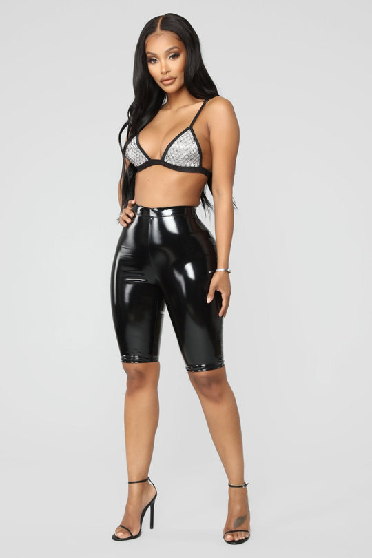 Hochtaillierte Leder-Leggings – Figurformend & Elegant