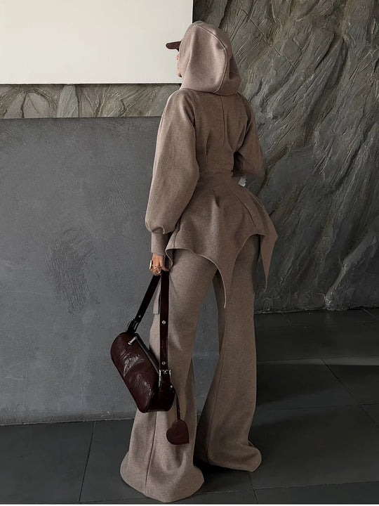 Set aus Kapuzen-Peplum-Top und ausgestellter Hose mit oversized Ärmeln