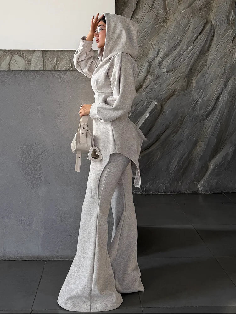 Set aus Kapuzen-Peplum-Top und ausgestellter Hose mit oversized Ärmeln